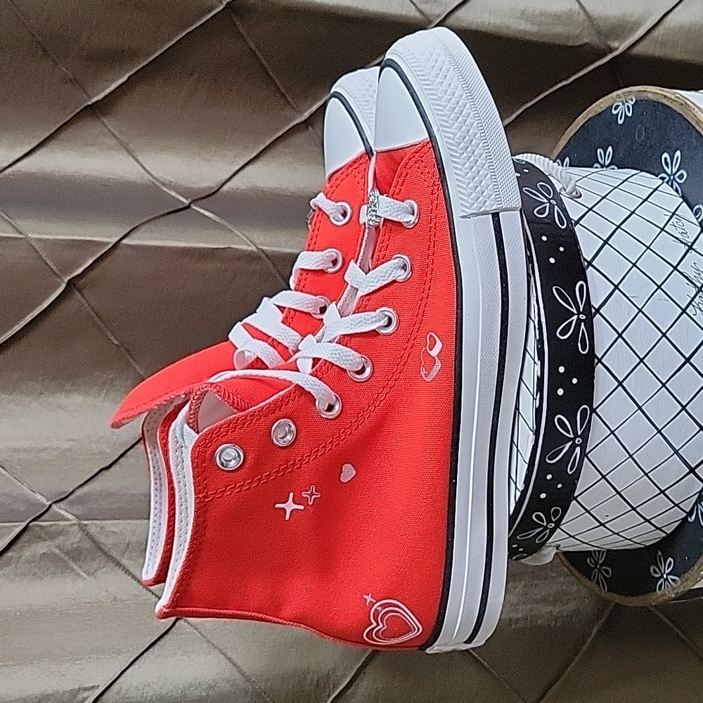 NWOT- RARE Converse Chuck Taylor All Star ‘Y2K Heart’ Canvas High Top Sneakers - Picture 4 of 10
